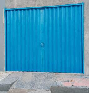 Folding Gate: Pintu Lipat Besi Kokoh untuk Keamanan dan Efisiensi Ruang
